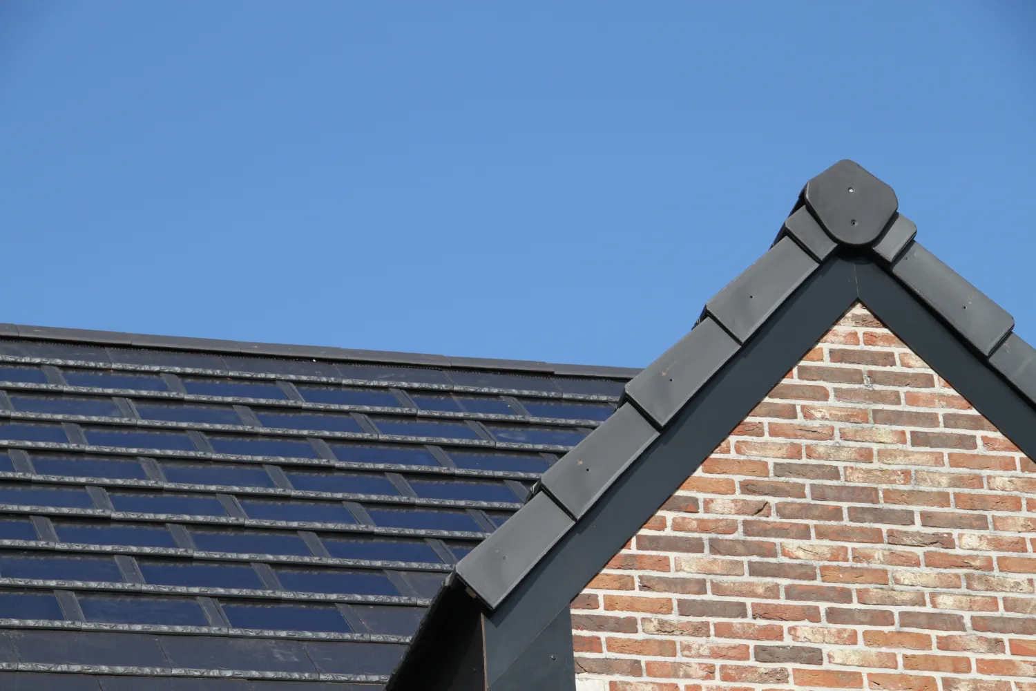 SOLAR FLAT-5XL tetőcserép beépítve — referencia 2
